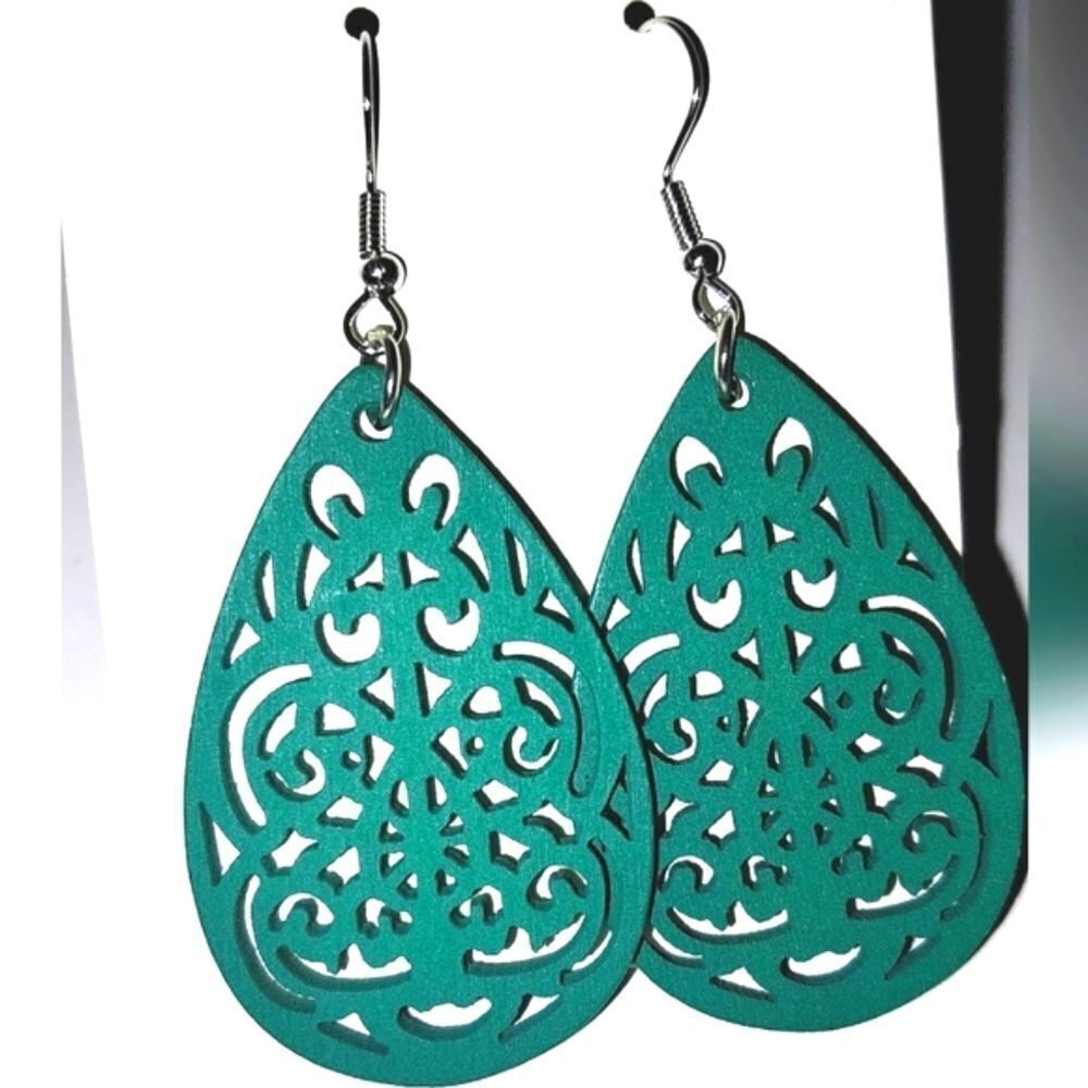 Beautiful hollow leaf fashion earrings